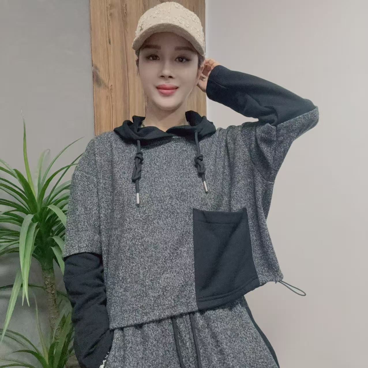 工厂店0221大码上衣洋气宽松时尚休闲连帽厚款撞色卫衣秋季抽绳