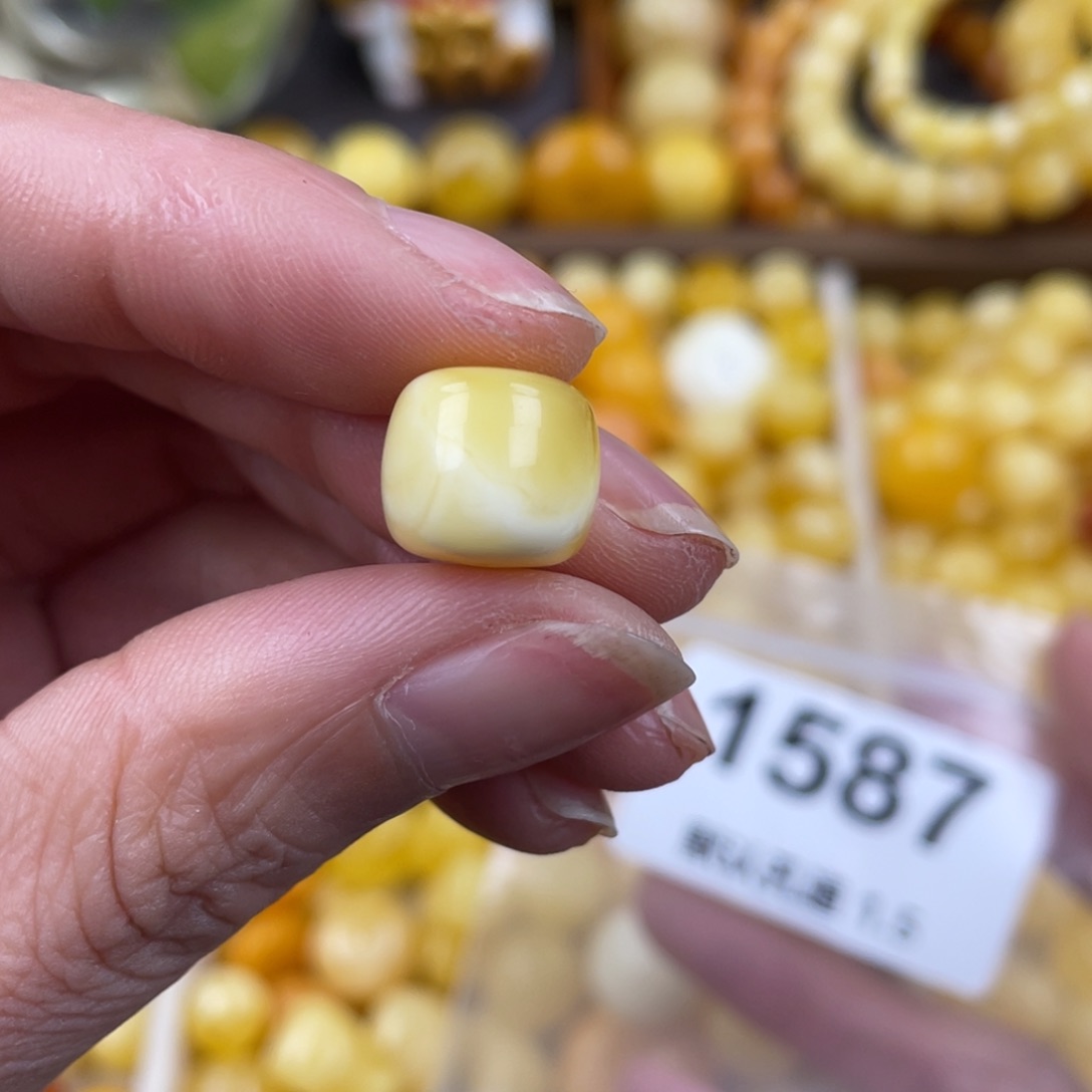 琥珀珠宝奇石未镶嵌11.8