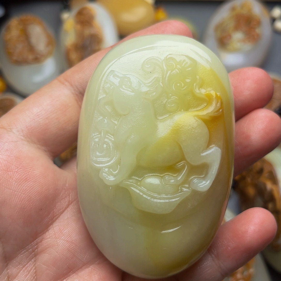 石材方解石手把件狗