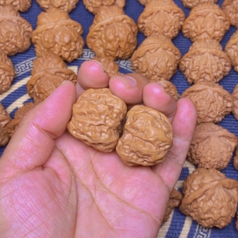 【闪购商品】文玩核桃吊坠极***员蛙蛙34