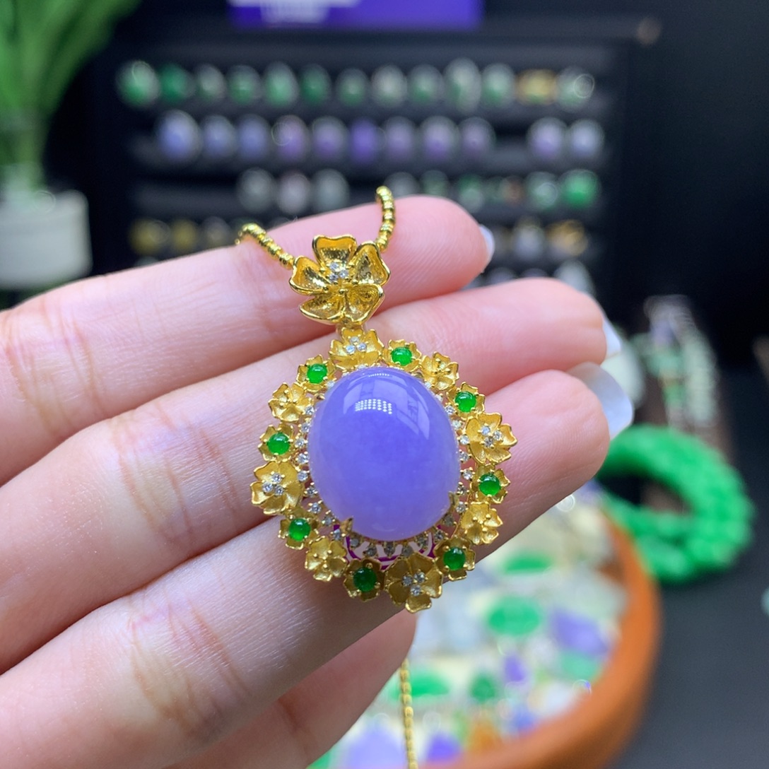 翡翠18K金镶嵌颈饰