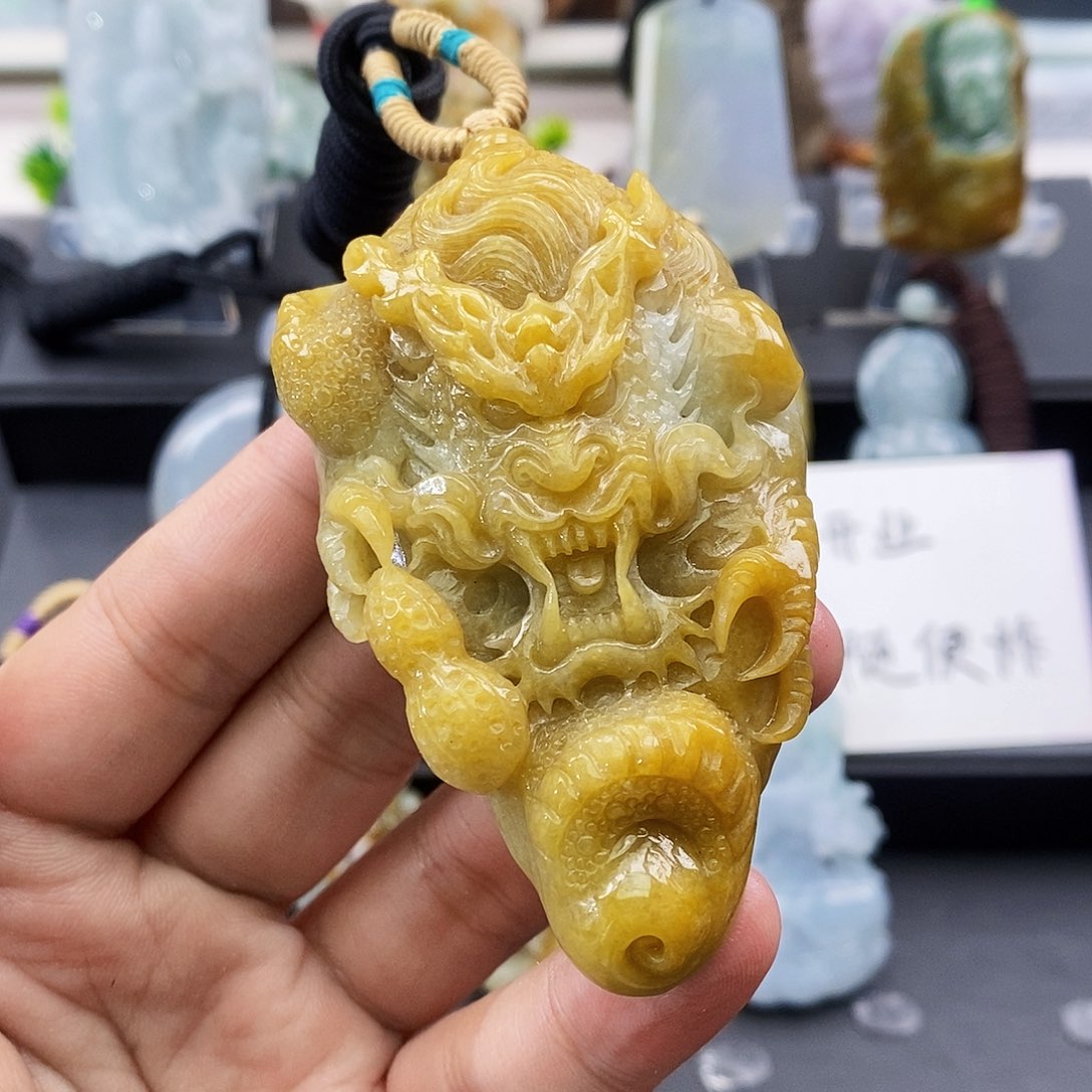 颈饰未镶嵌翡翠温****司吊坠