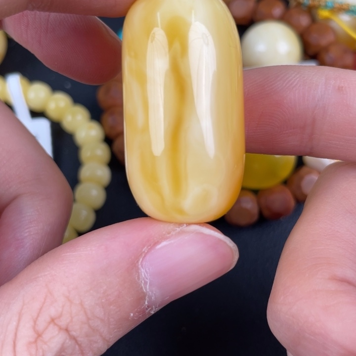 琥珀裸石未镶嵌天然70