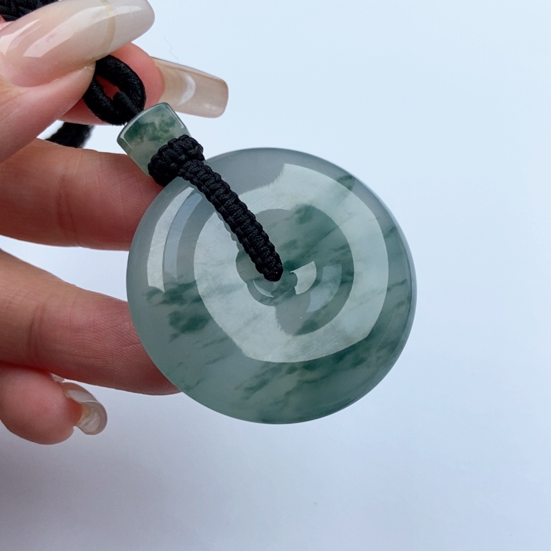 翡翠颈饰未镶嵌平安扣