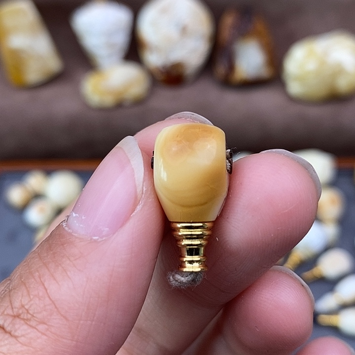 琥珀裸石未镶嵌9三通z4