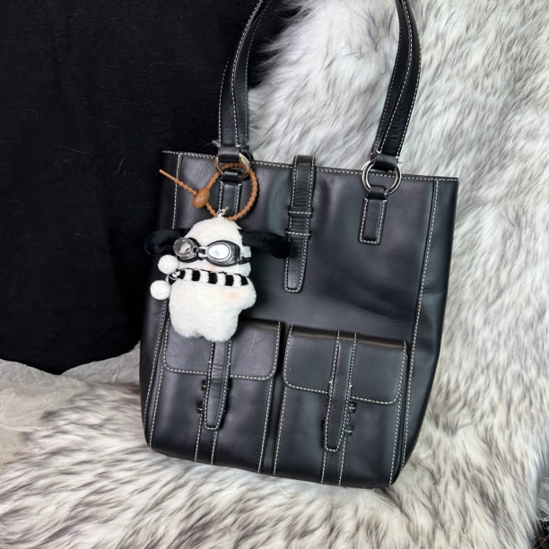 95新 Givenchy/纪梵希 黑色皮质外缝线单肩包