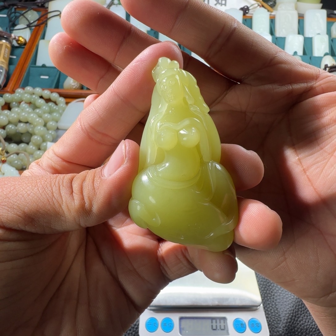 和田玉挂件未镶嵌一****?