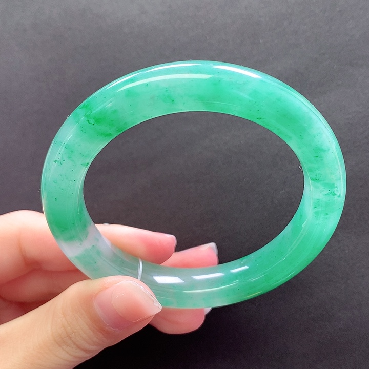 未镶嵌手镯石英质玉