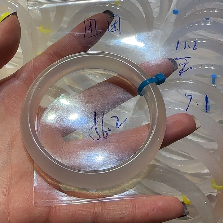 团***团玛瑙/玉髓未镶嵌手镯