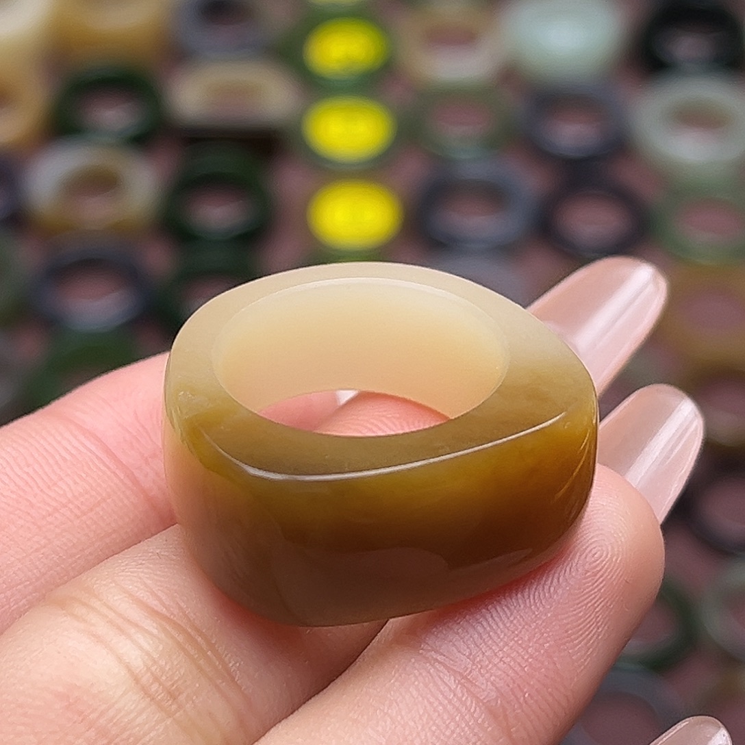 沐***珺和田玉未镶嵌戒指17.7