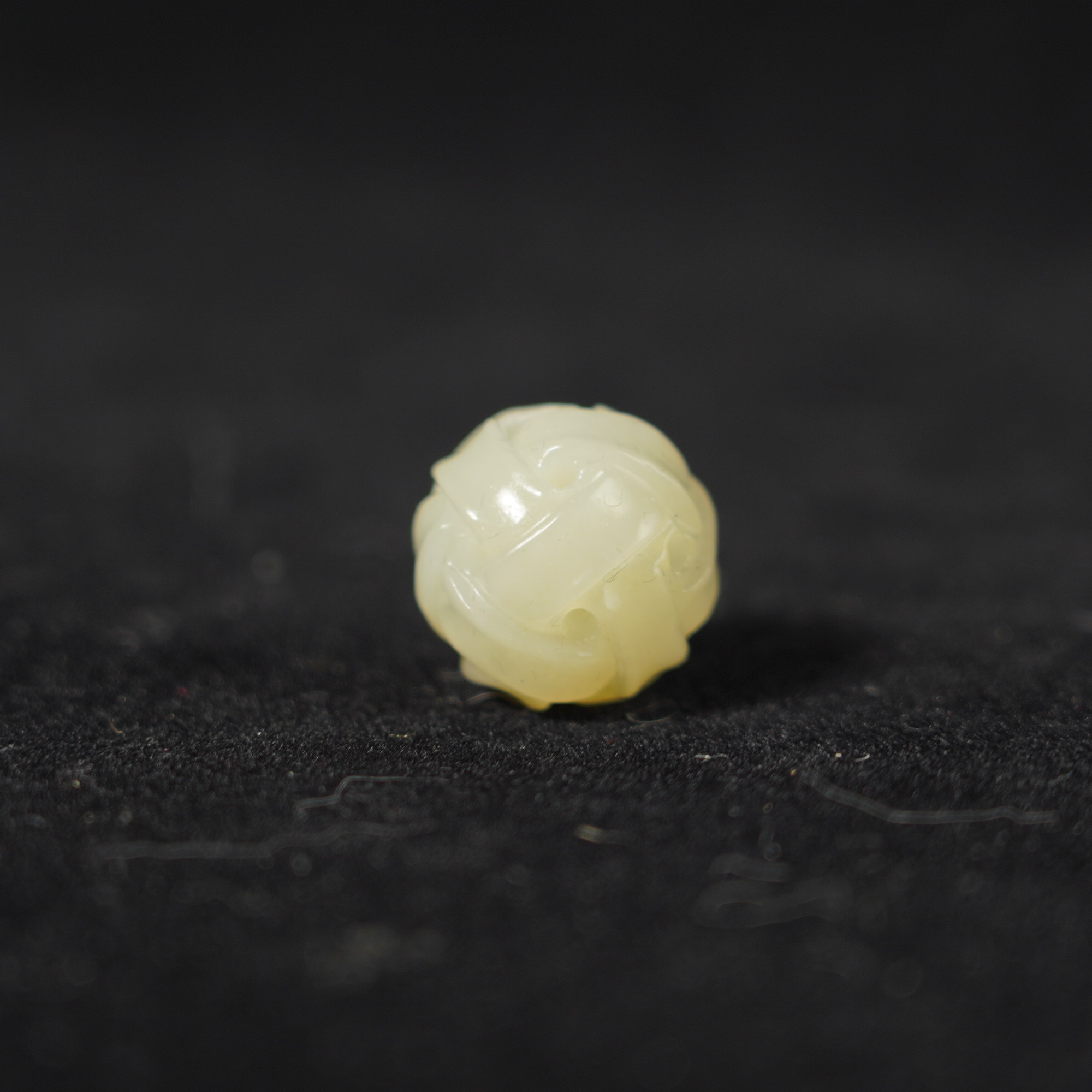 6TBF29-5  清  和田玉绳结单珠