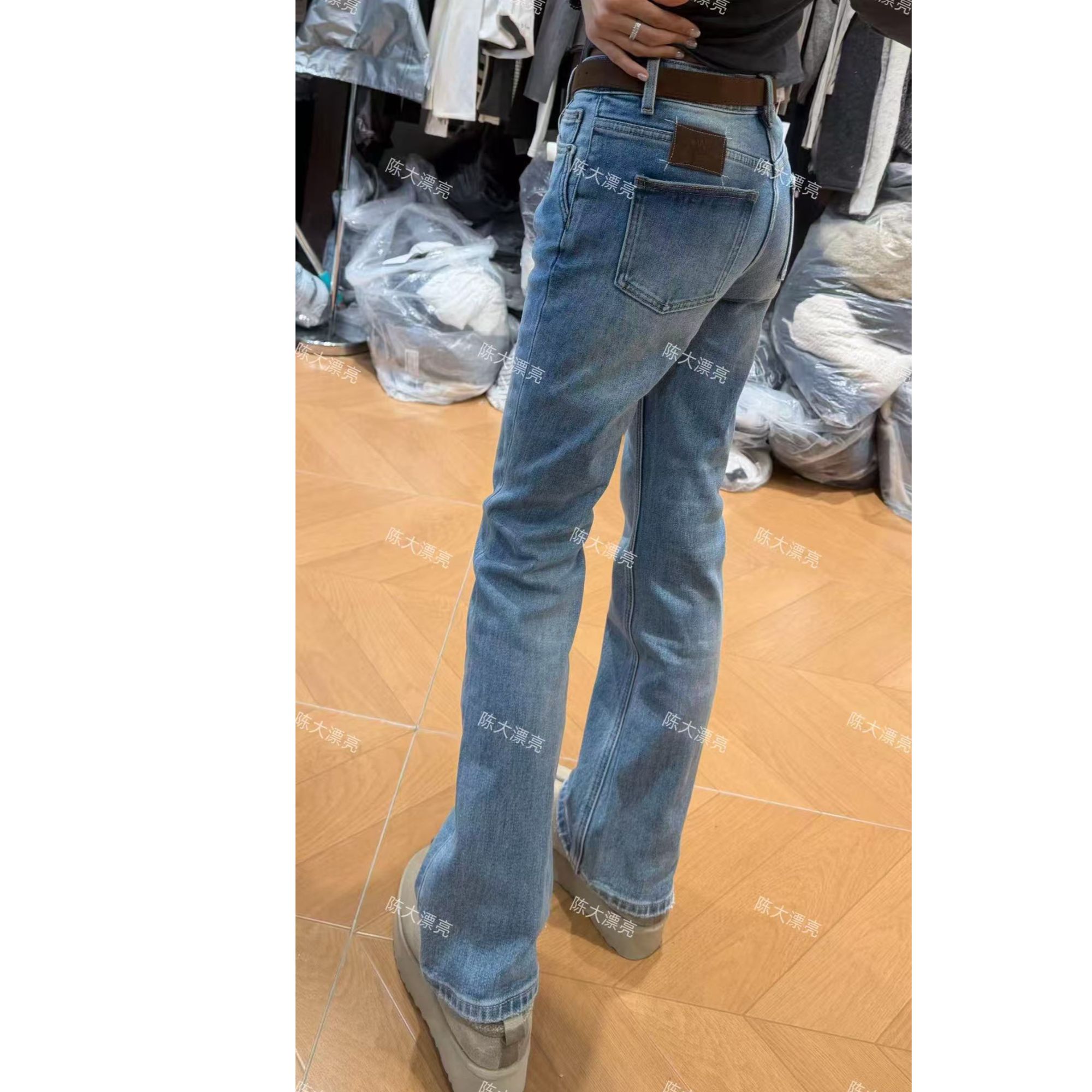 冰冰+冬季新款后兜W咖标小微喇牛仔裤女