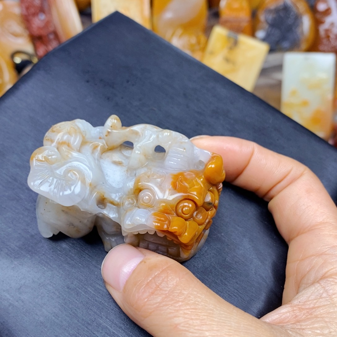 石英质玉（黄龙玉）颈饰未镶嵌