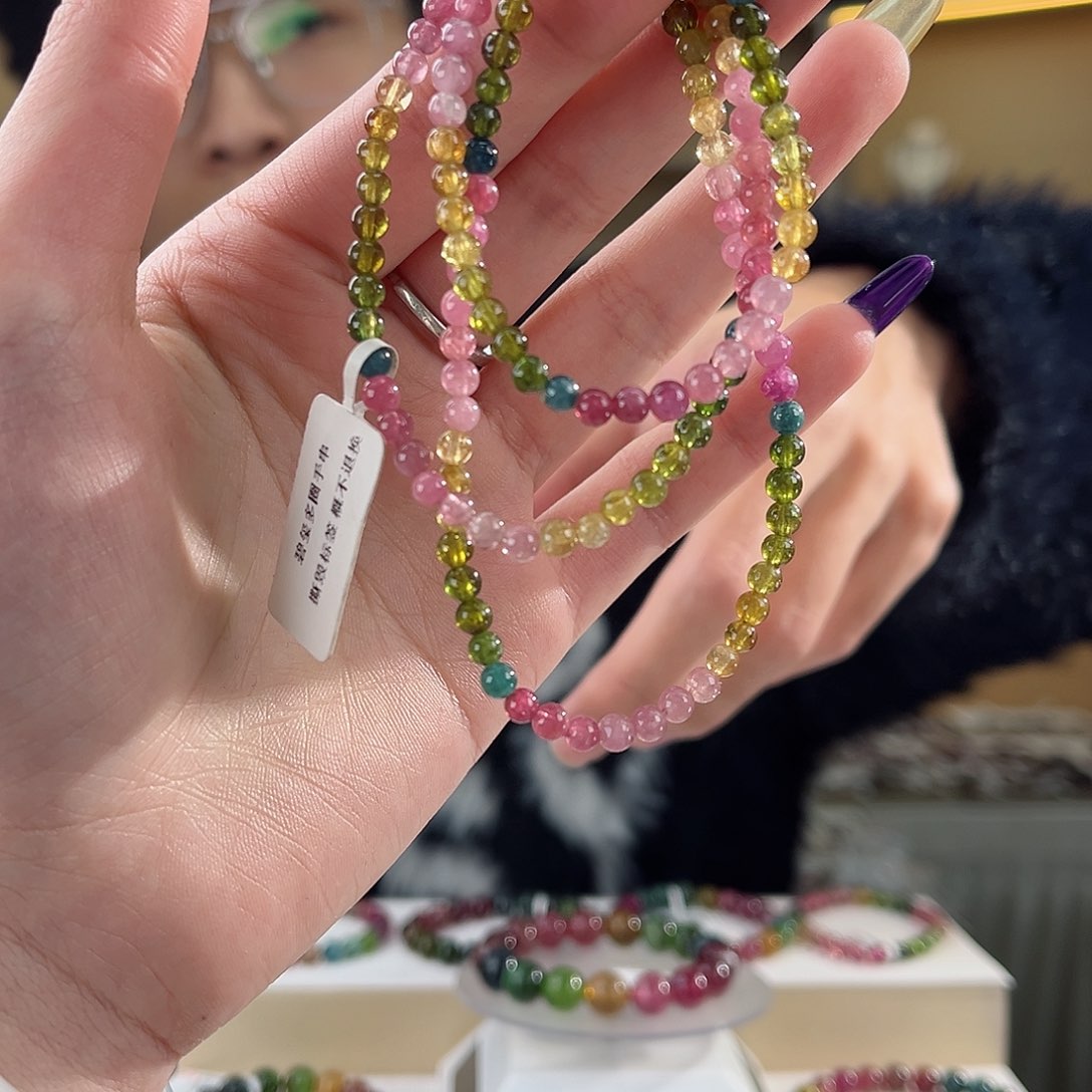 碧玺碧玺4mm。      未镶嵌