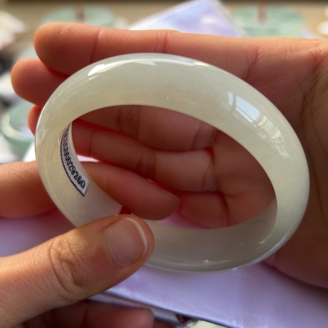 翡翠手镯未镶嵌手镯