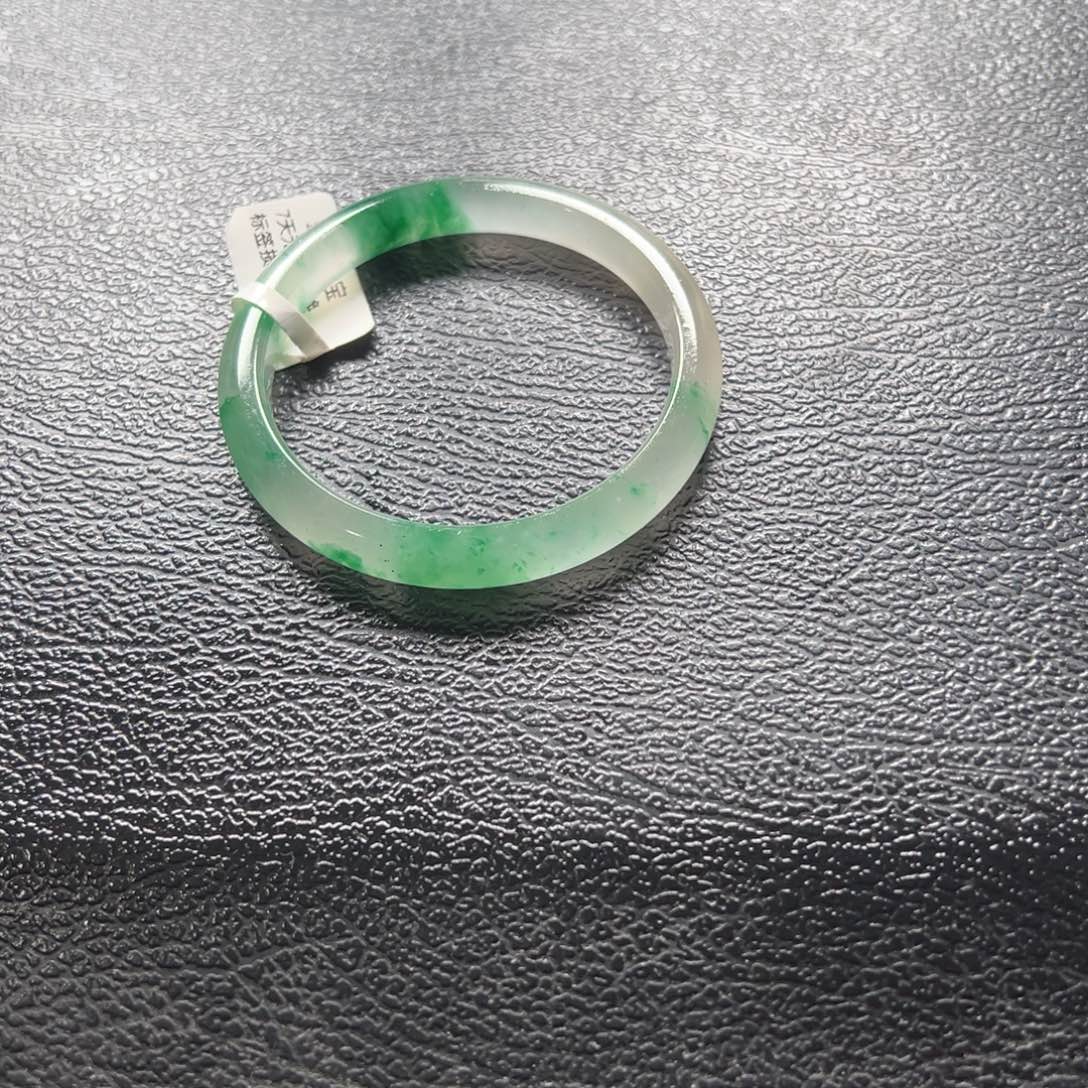 木***乃石英质玉（非洲翠）未镶嵌手镯