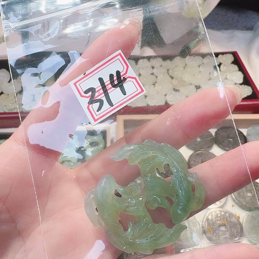 蛇纹石玉颈饰合金精美礼品