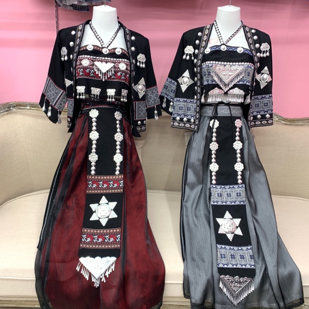 少数民族苗族长袖大摆服装适合旅拍与舞台演出