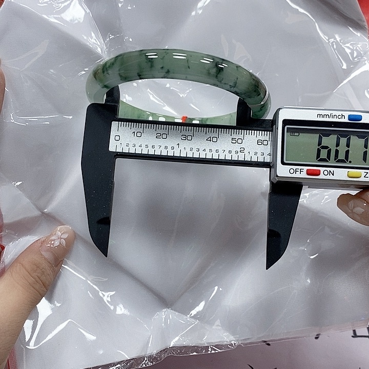 翡翠手镯未镶嵌127