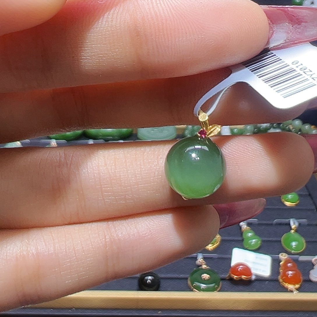 和田玉18K金镶嵌吊坠(赠链)