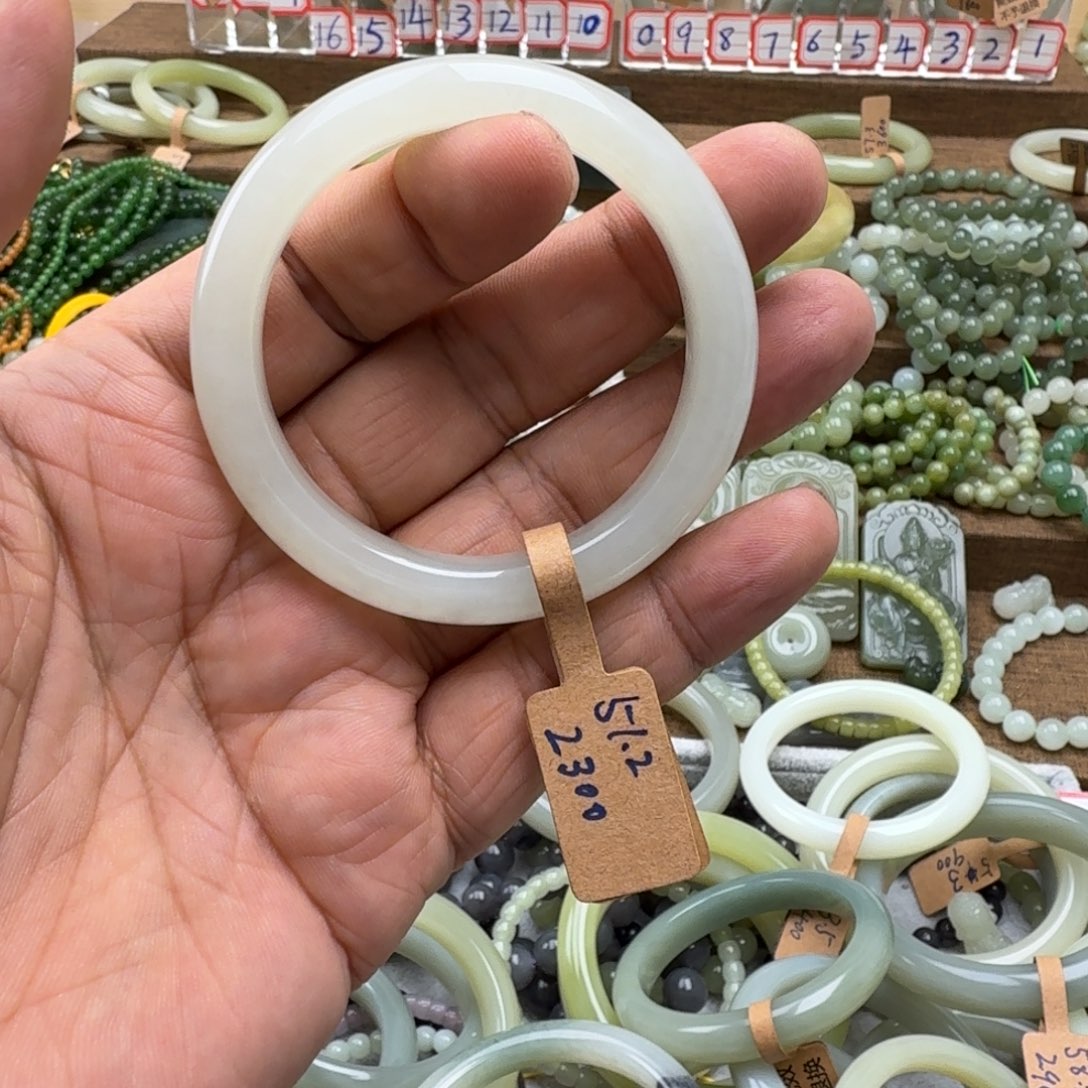 用***0和田玉未镶嵌手镯