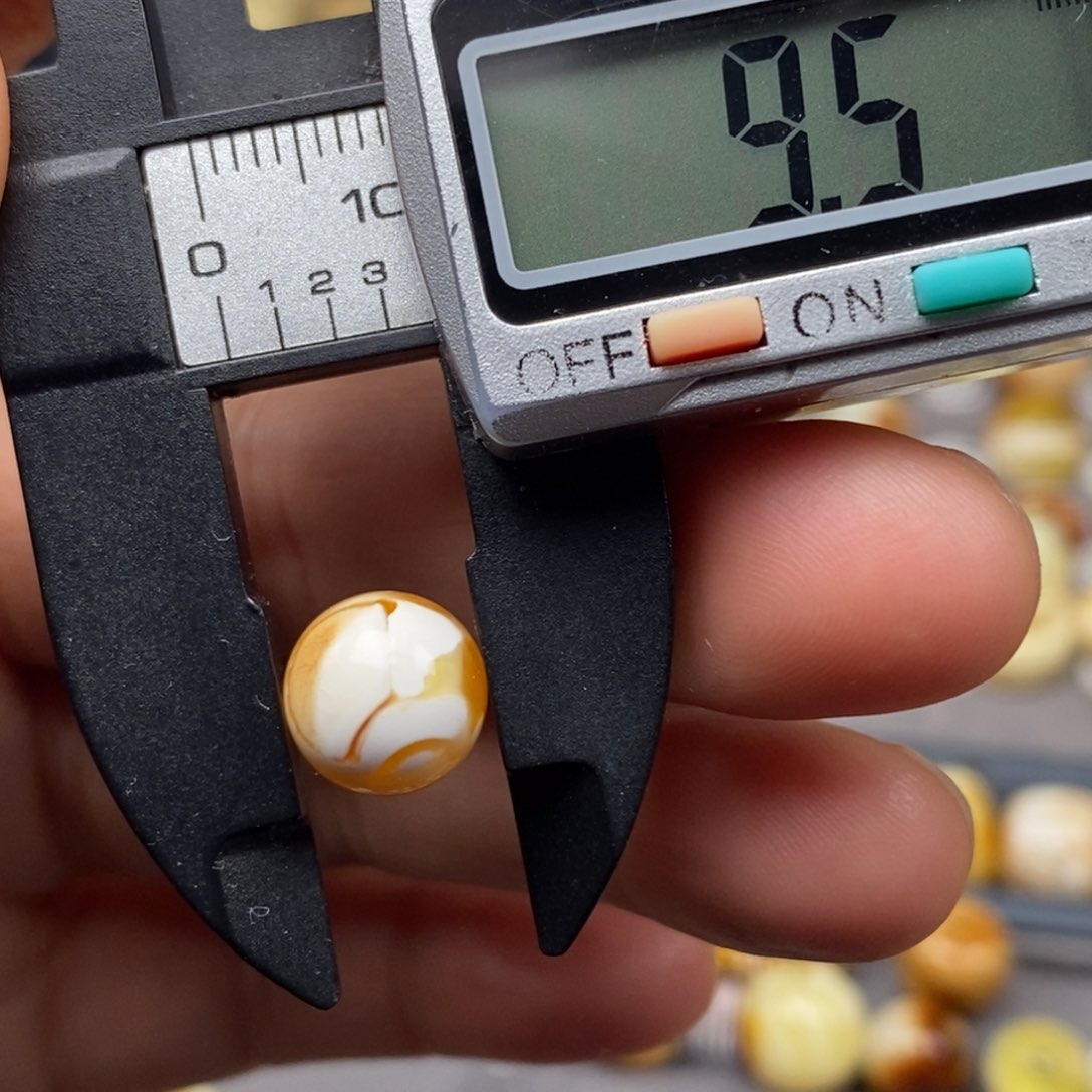 琥珀未镶嵌耳饰圆珠