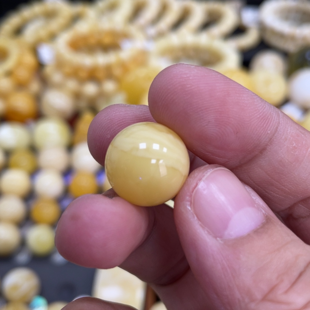 裸石蜜蜡未镶嵌15.1mm瑕疵打孔 浓蜡
