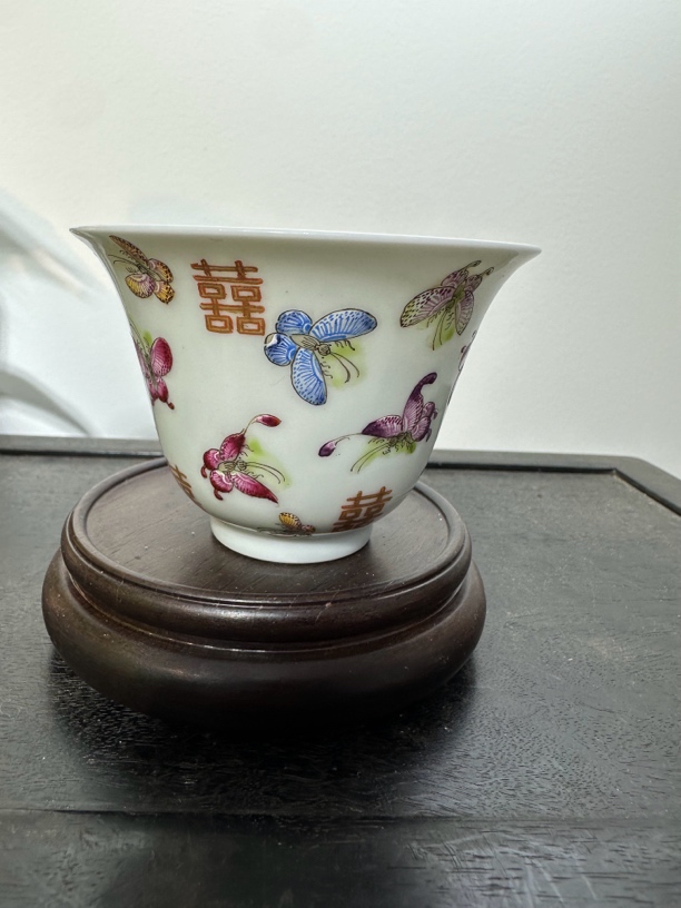 瓷器摆件纯手工粉彩喜字蝴蝶杯