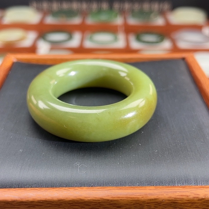 和田玉颈饰未镶嵌黄口公主扣