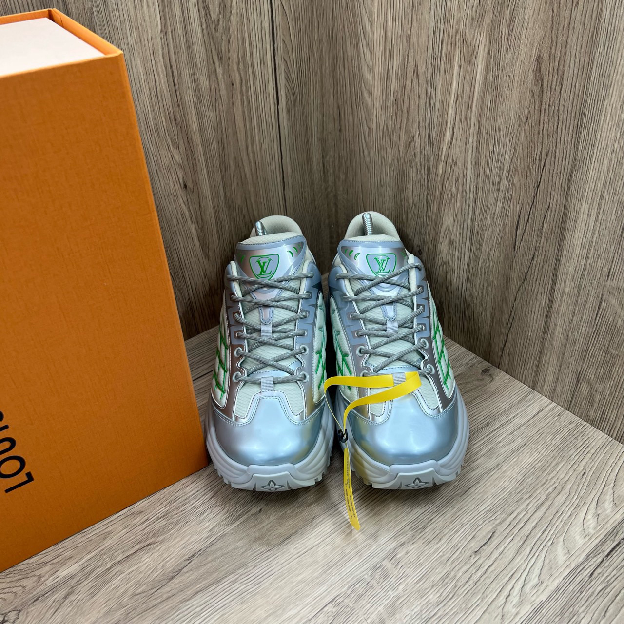99新 LouisVuitton/路易威登 Discovery 银绿运动鞋 40.5码/99新