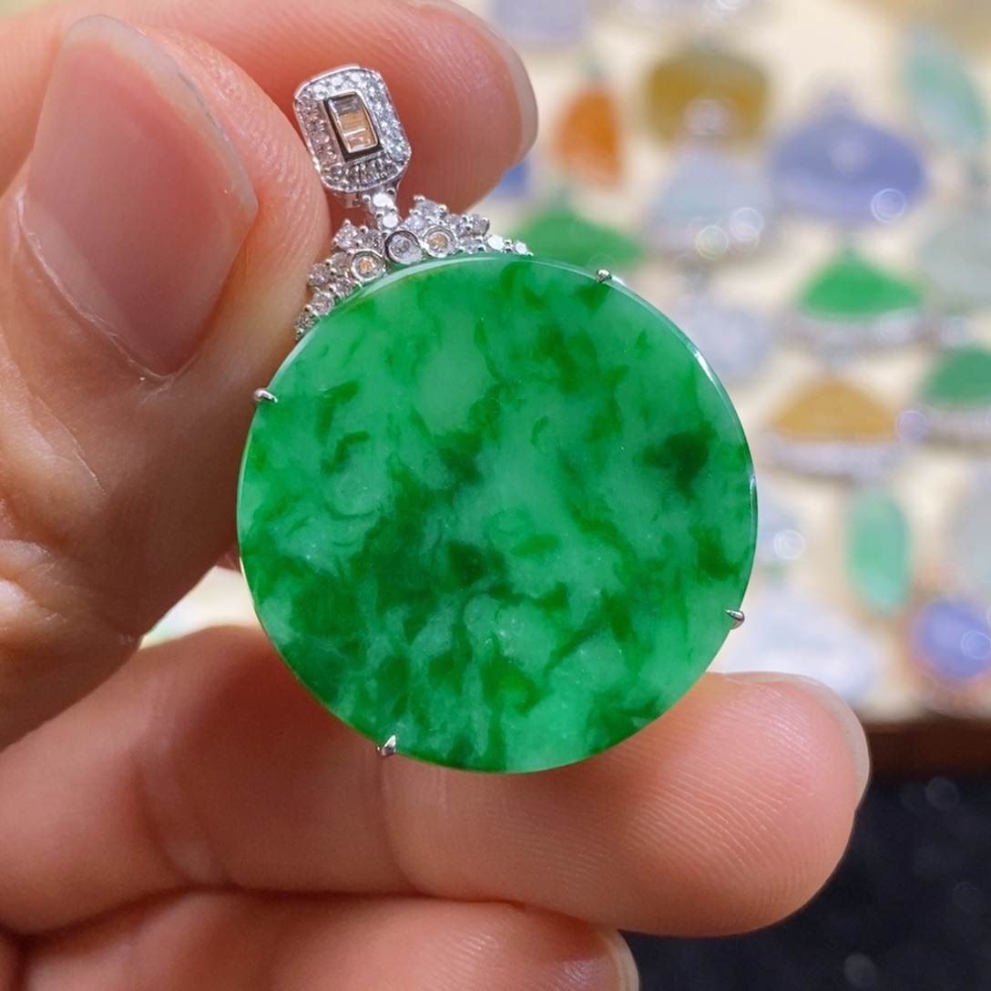 翡翠18K金镶嵌颈饰