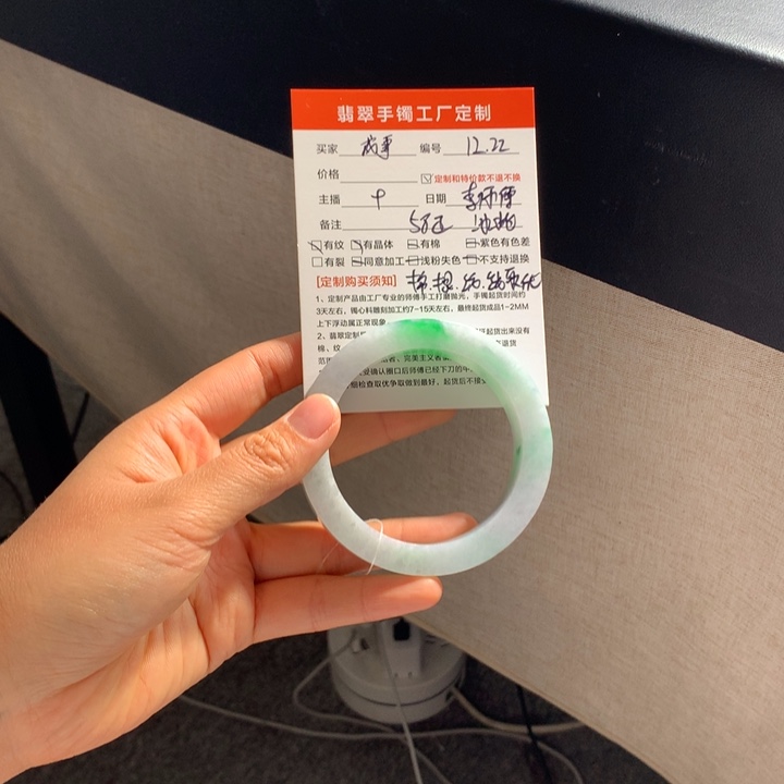 成***天定制翡翠未镶嵌翡翠手镯