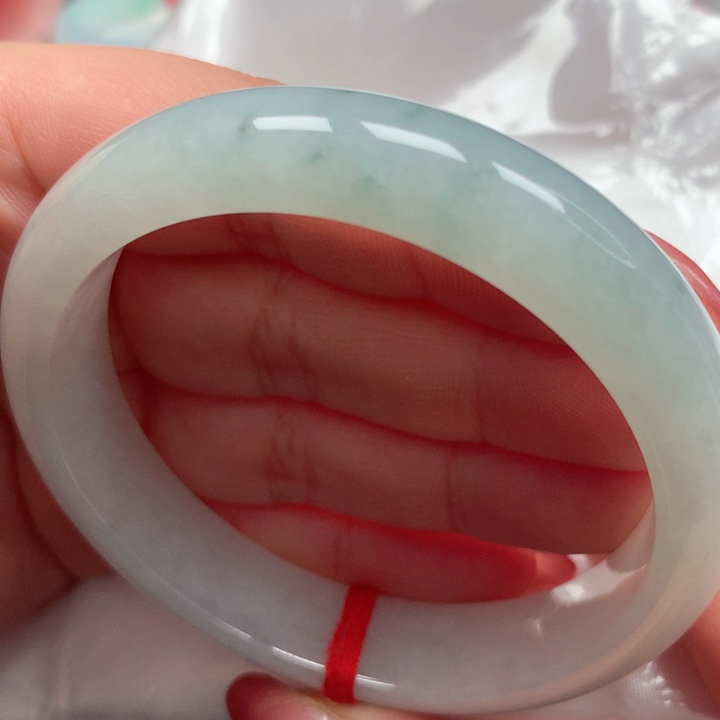 翡翠手镯未镶嵌飘花64