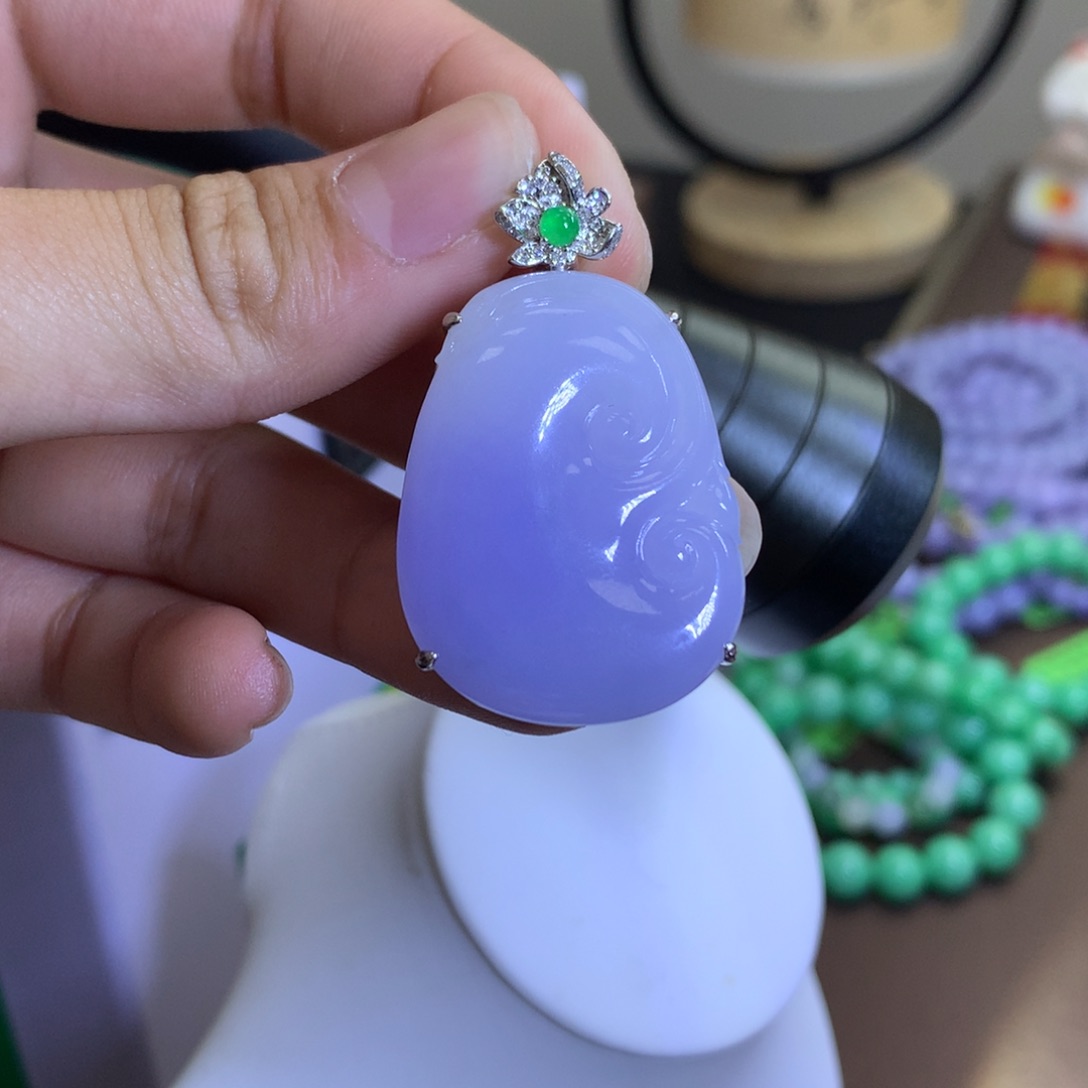 翡翠颈饰18K金镶嵌翡翠