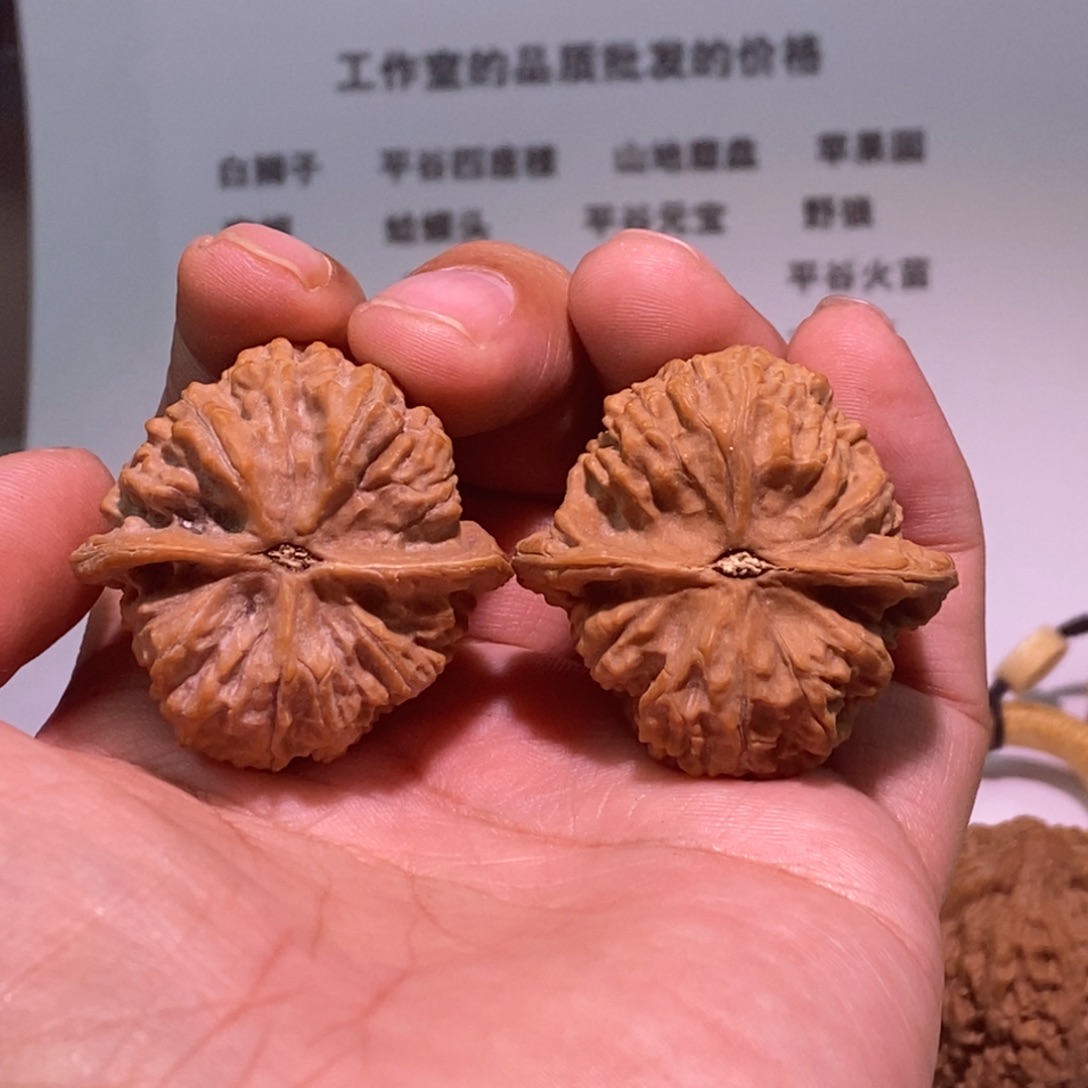 弘***衫文玩核桃吊坠37玄月