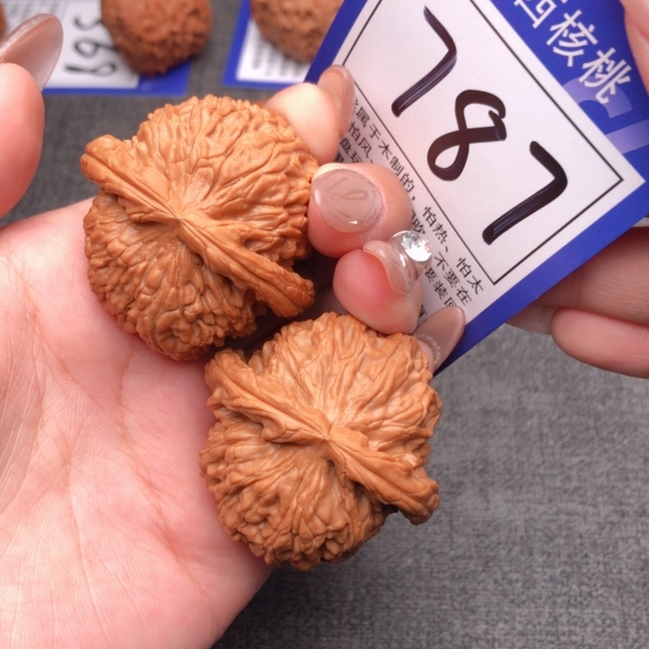 桃核吊坠42尺寸白狮子 787号
