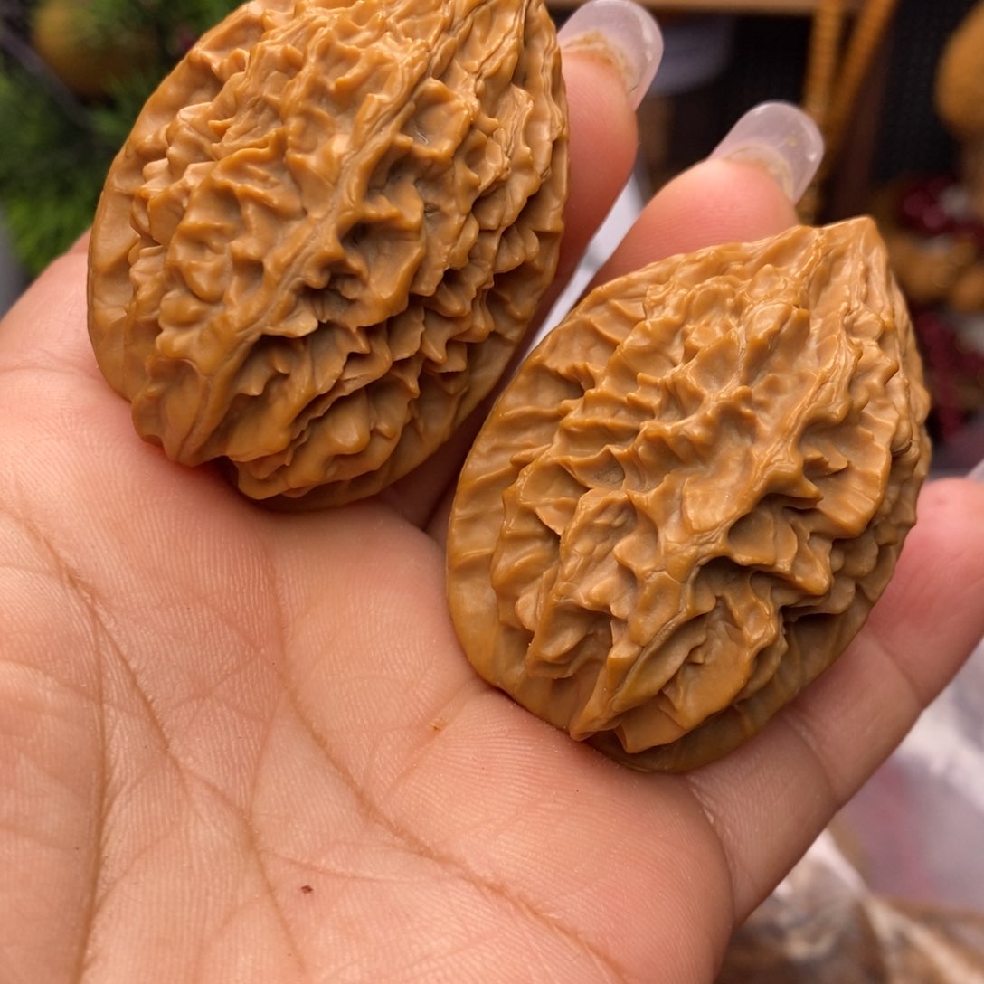 文玩核桃吊坠金钱树。全品边32。丹