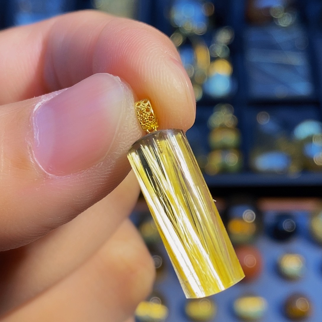 水晶颈饰18K金镶嵌天然钛晶无事牌吊坠