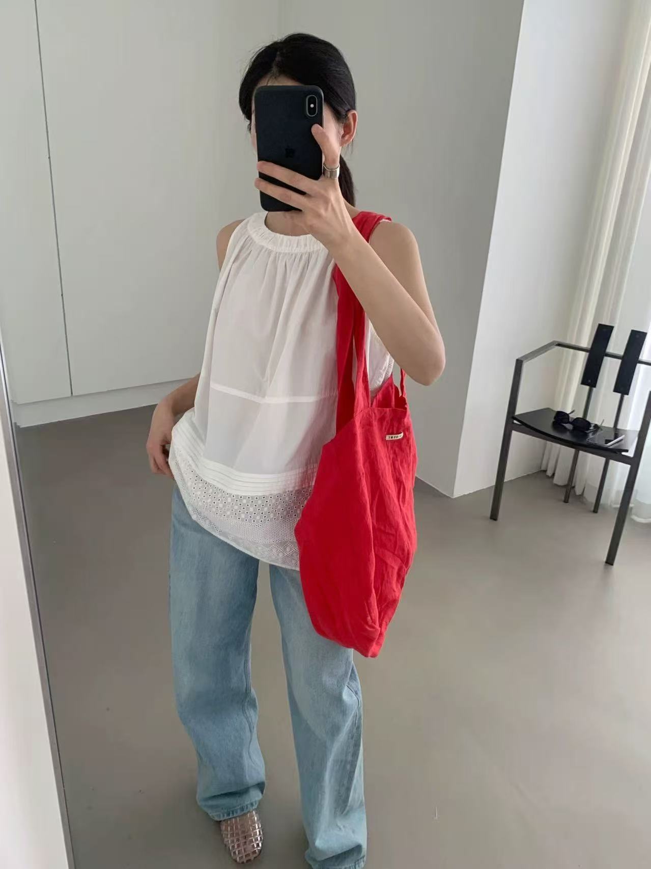 950无袖镂空绣花上衣