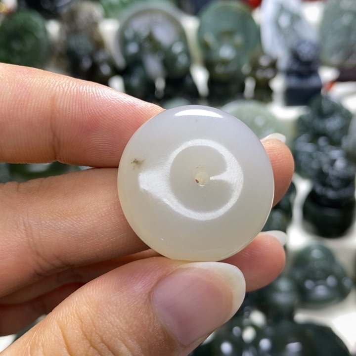 颈饰未镶嵌和田玉