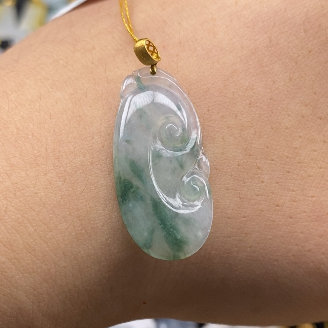 翡翠18K金镶嵌颈饰如意