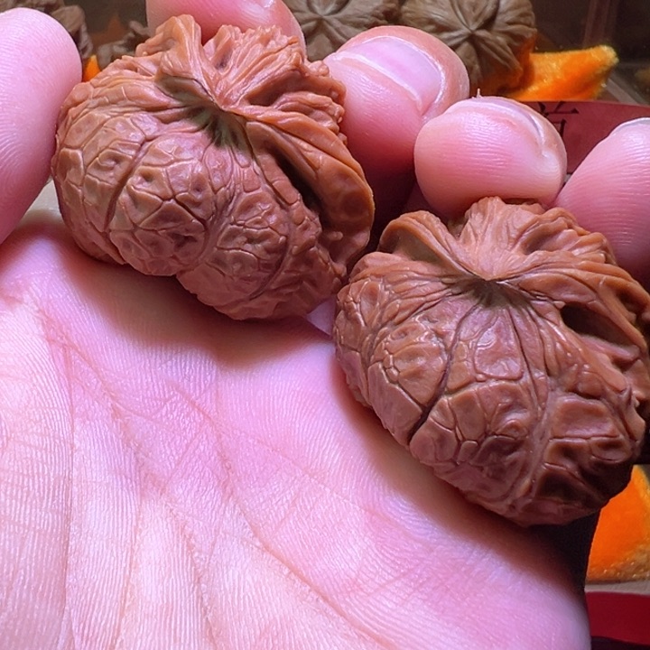 宫灯正勾蛇头纯天然麻核桃