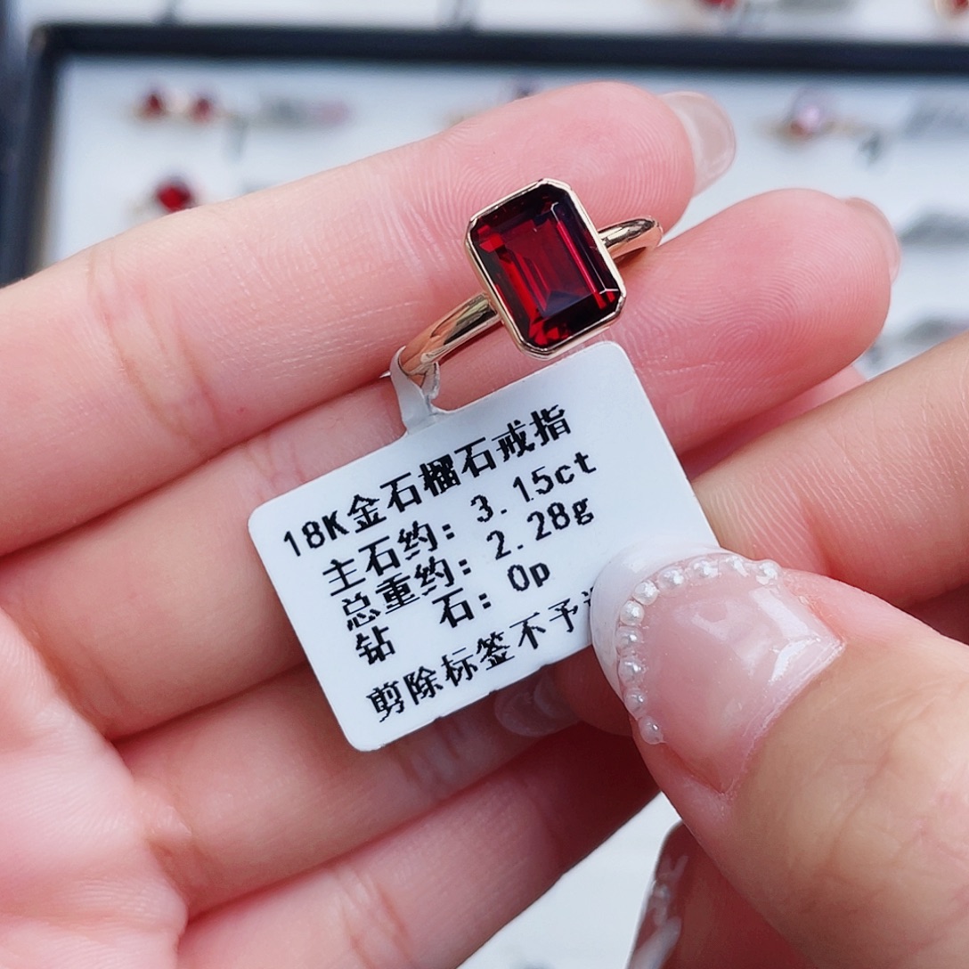 石榴石18K金镶嵌戒指