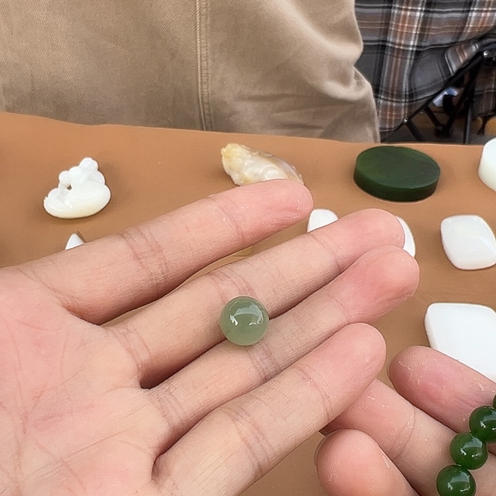 和田玉未镶嵌车挂