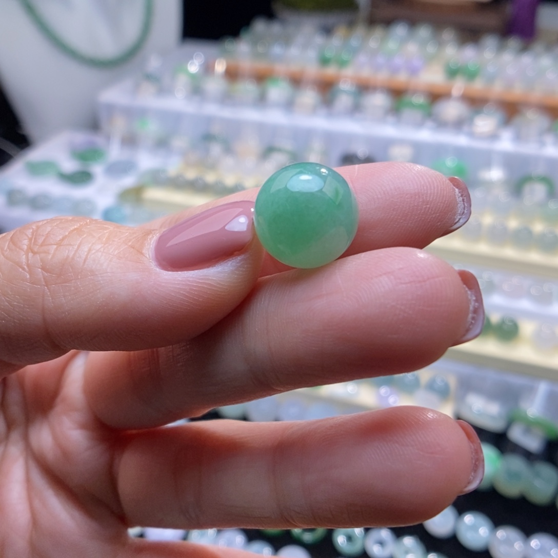 翡翠未镶嵌颈饰12.7飘绿