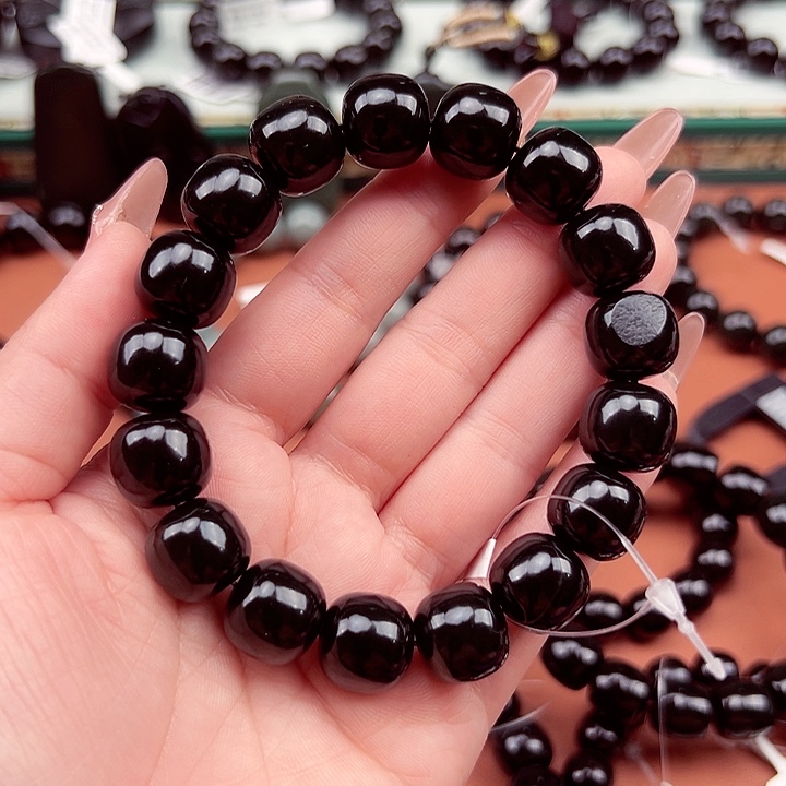 隴***族和田玉未镶嵌手串