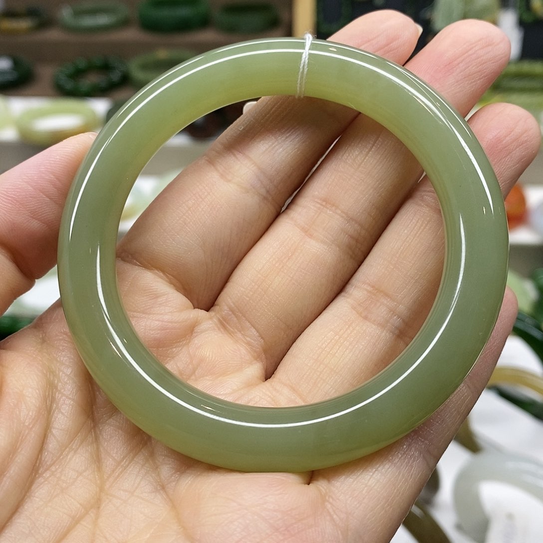【闪购商品】未镶嵌手镯和田玉