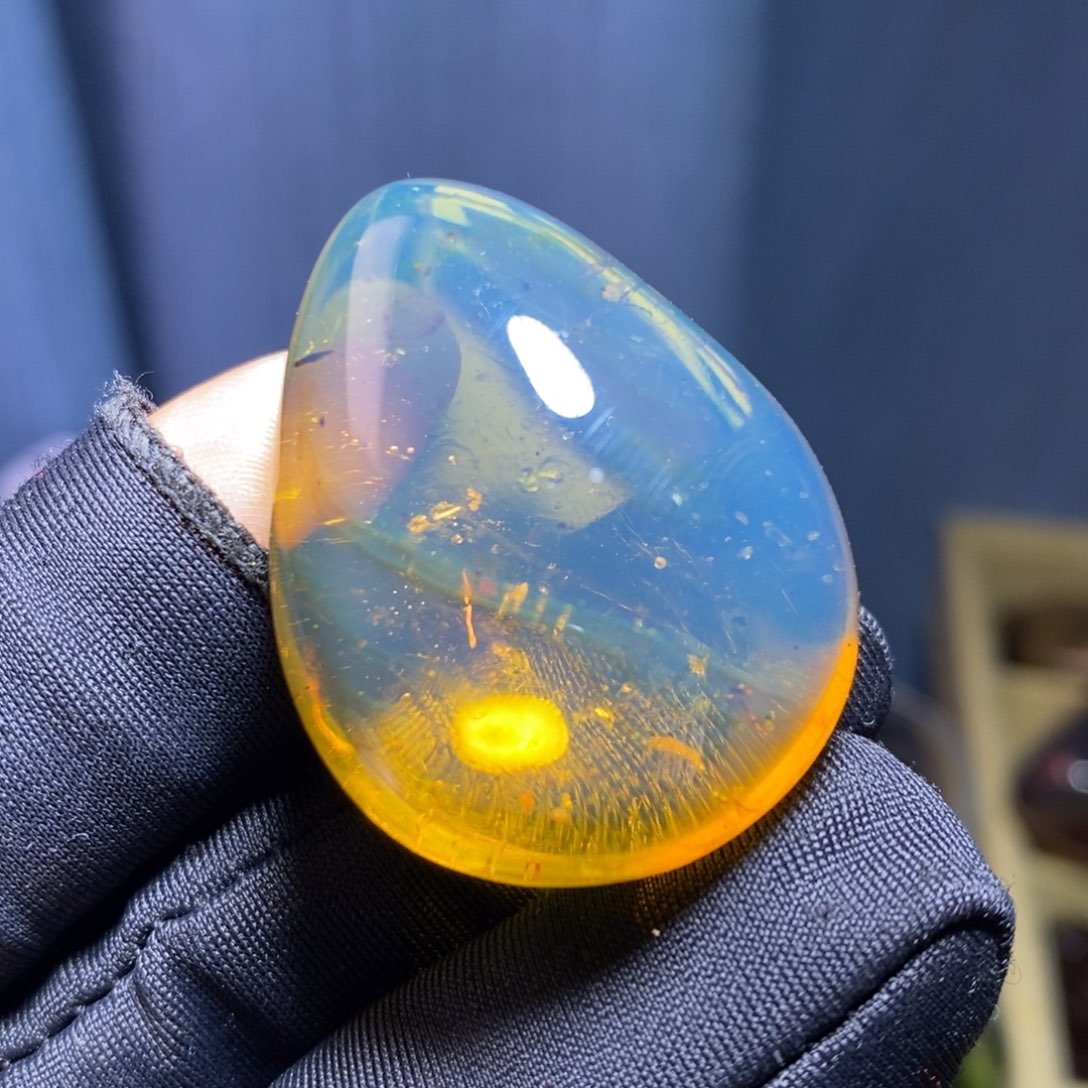 琥珀未镶嵌裸石……