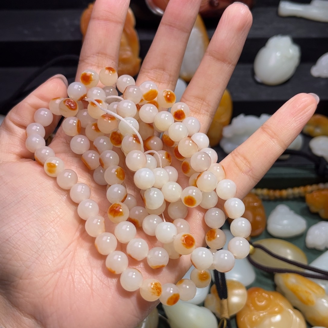 和田玉颈饰未镶嵌小****?