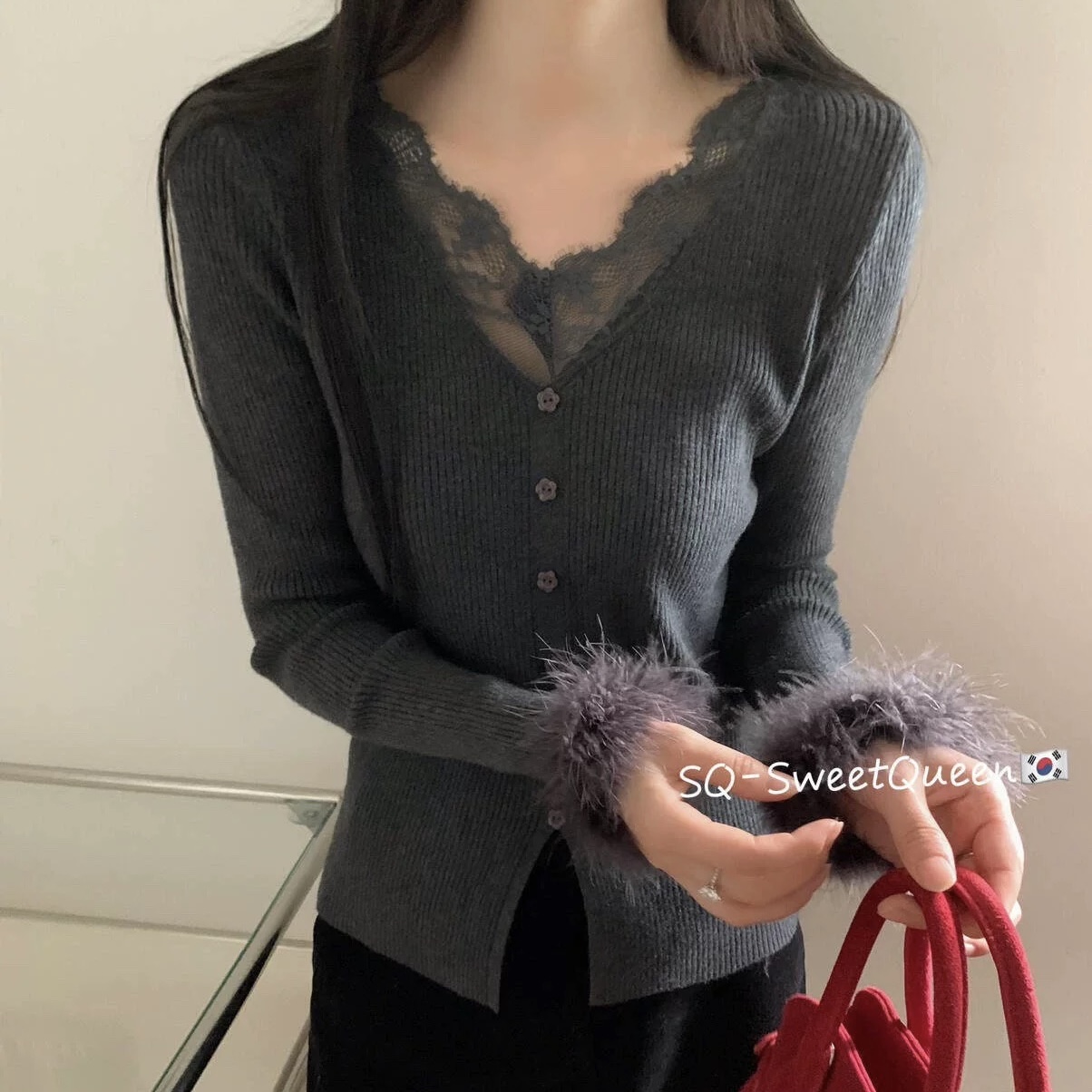 蕾丝拼接V领显瘦修身针织打底衫